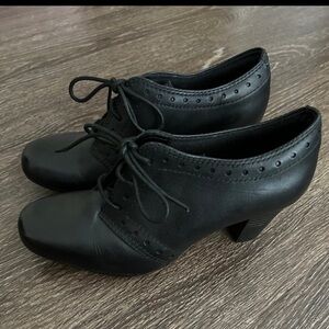 Clark’s Bendables Size 7 1/2 Lace Up Black Heels